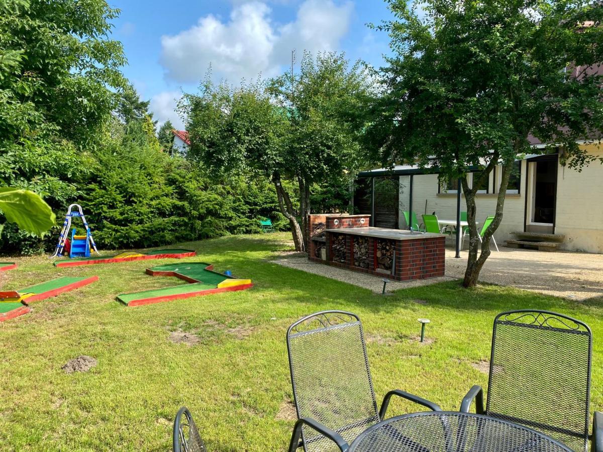 Domek Z Ogrodem Rowy  Exteriér fotografie