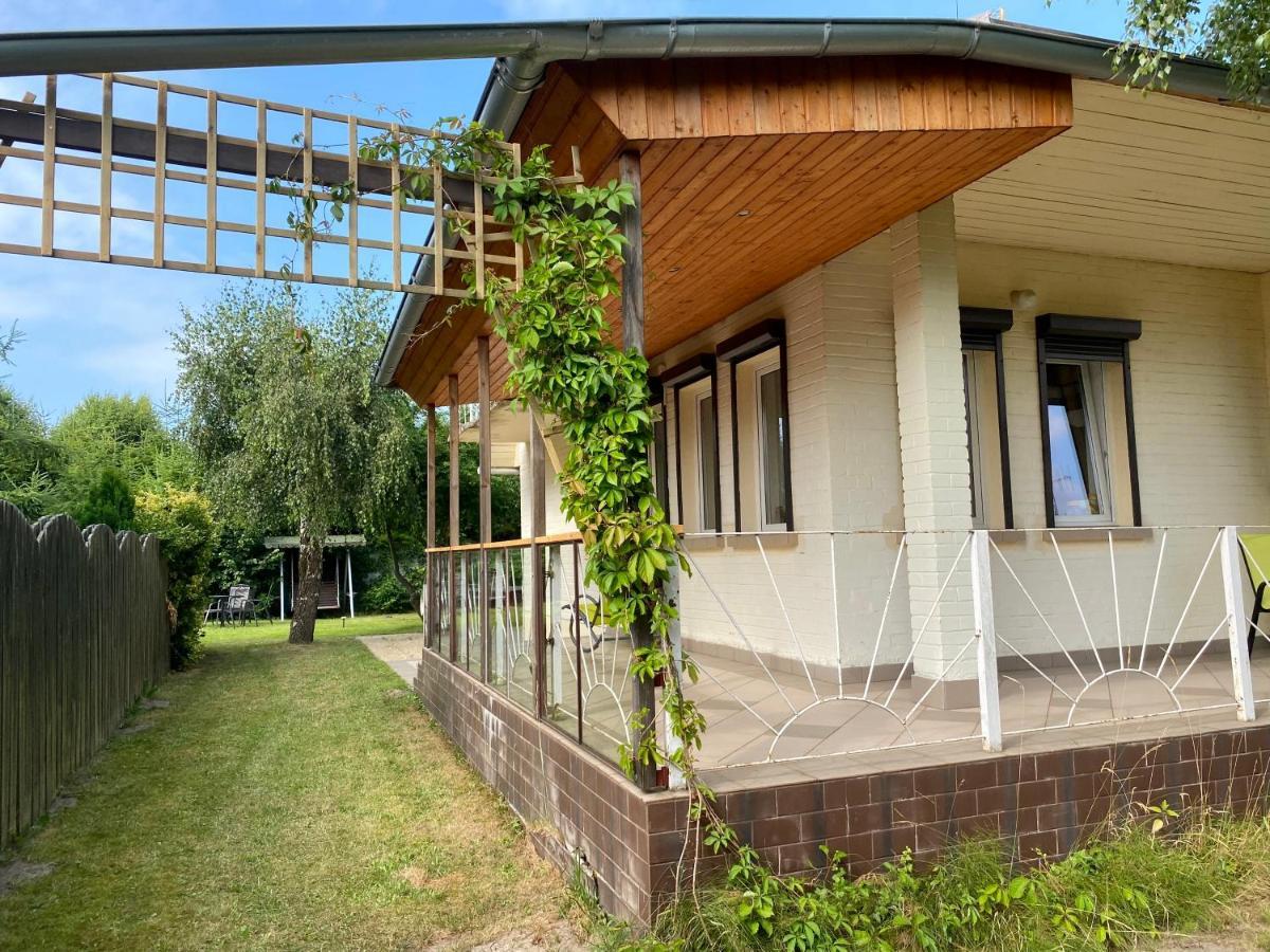 Domek Z Ogrodem Rowy  Exteriér fotografie